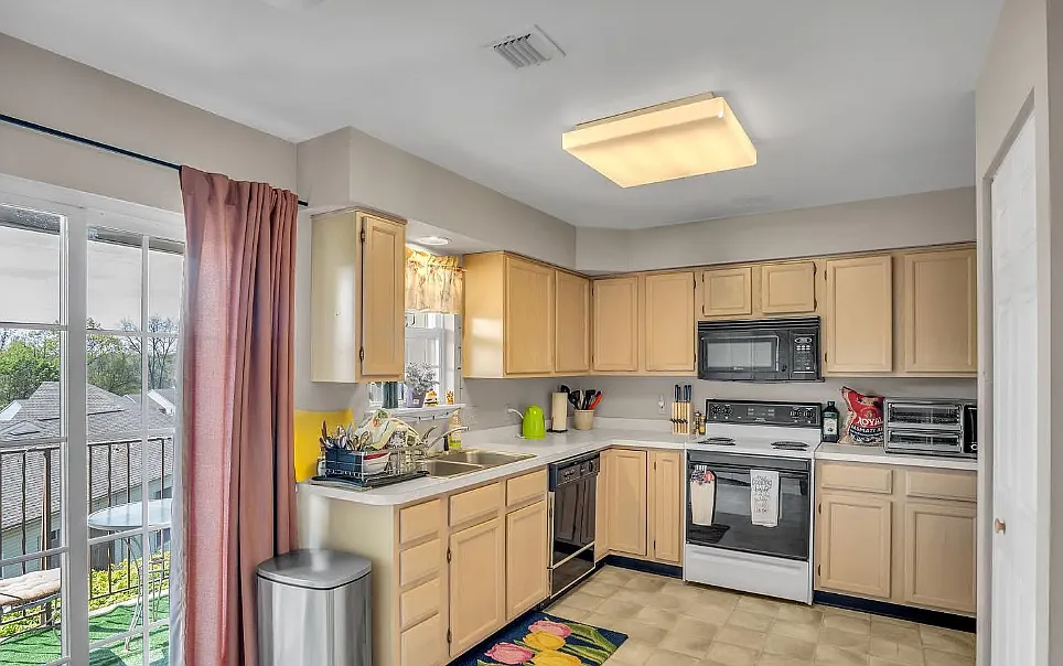 2 bed, 1142 sqft, $1,300 — Photo 2