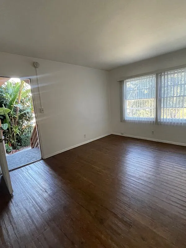 Studio, 1.0 bath, 425 sqft, $1,900 — Photo 1