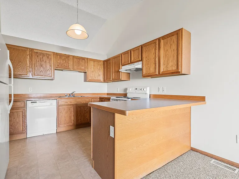 Woodland Creek Townhomes - Saginaw, MI — Photo 2
