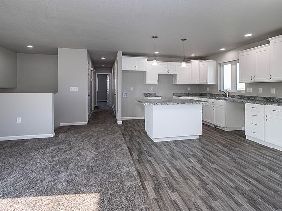 5th image of 1709 Blackstone Loop E
