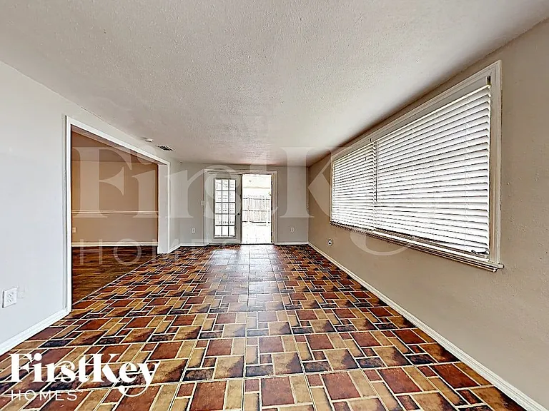 9220 Lido Ln — Photo 6