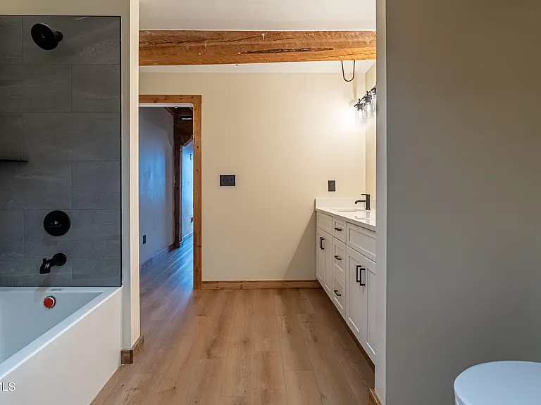 453 E Main St #300 — Photo 15