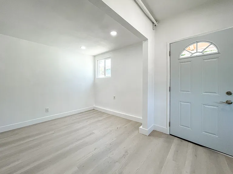 820 Larimore Ave #B — Photo 3