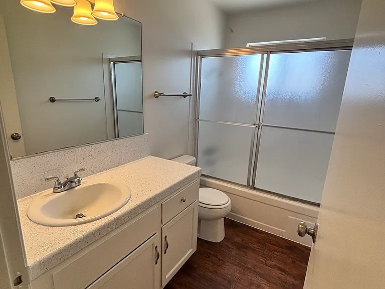 Driftwood Apartments — Photo 14