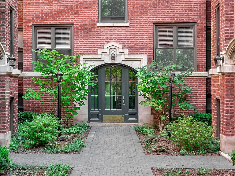 523-31 W. Fullerton Ave. — Photo 1