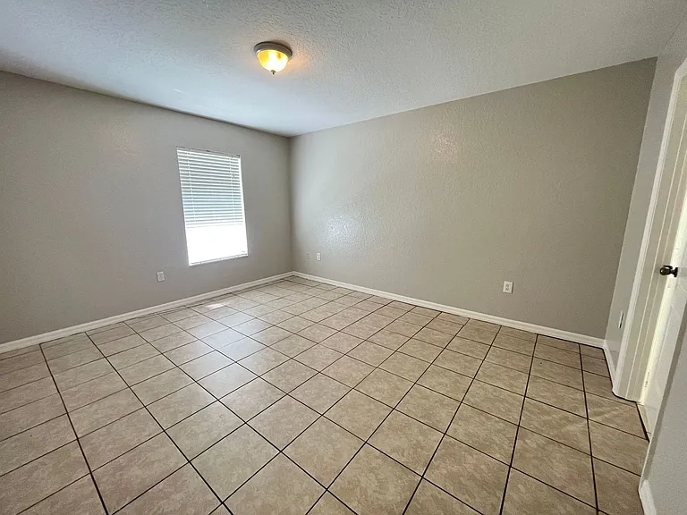 435 Magpie Ct — Photo 8