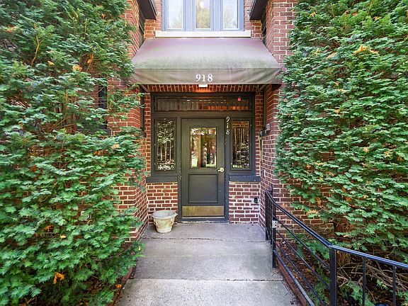 3rd image of 918 Goodrich Ave #B