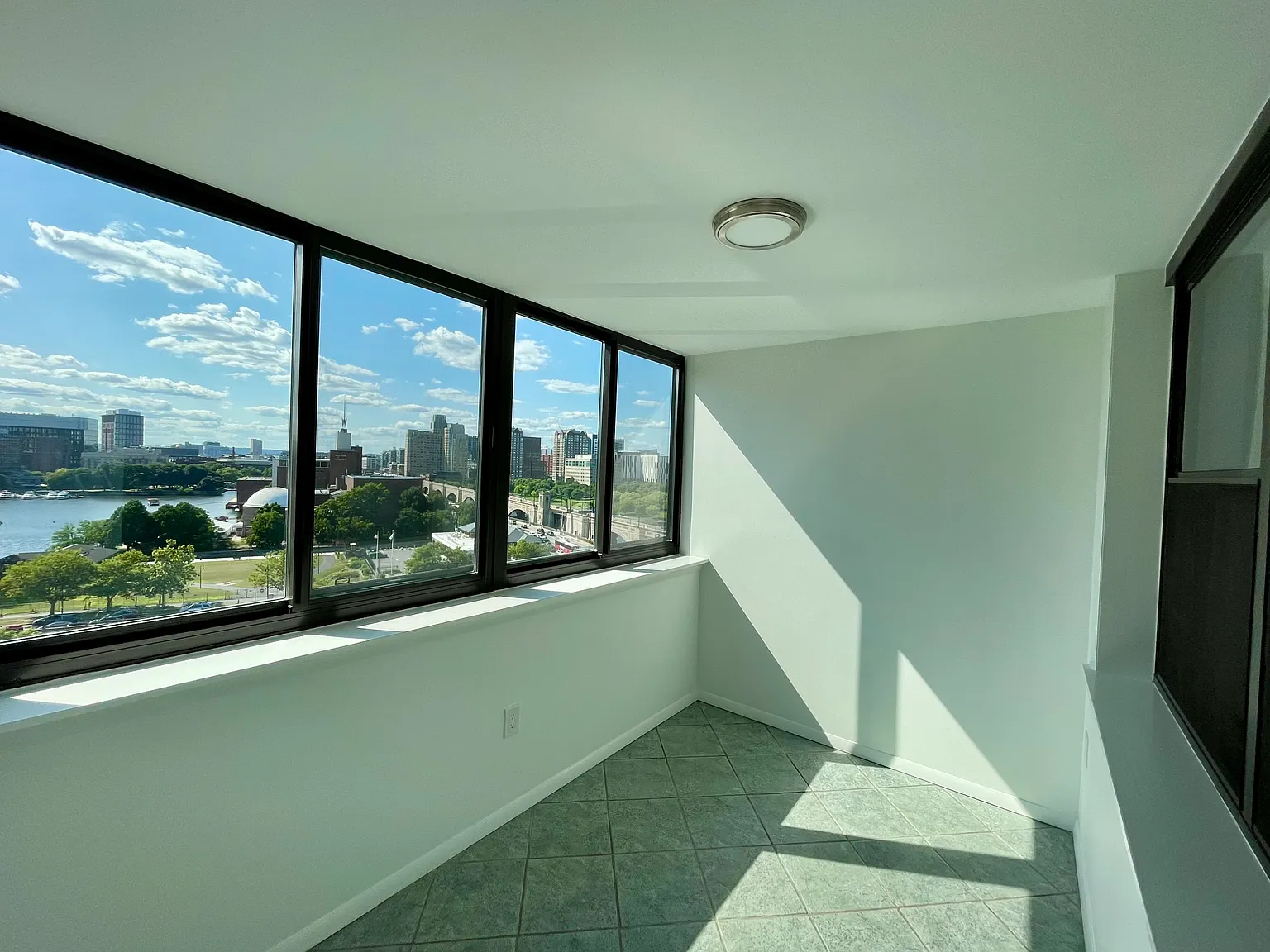 8 Whittier Pl — Photo 2