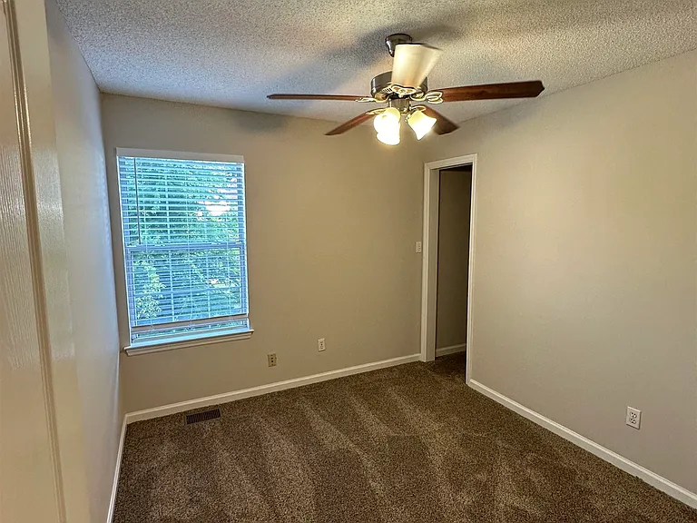 5035 Mint Hill Ct — Photo 17