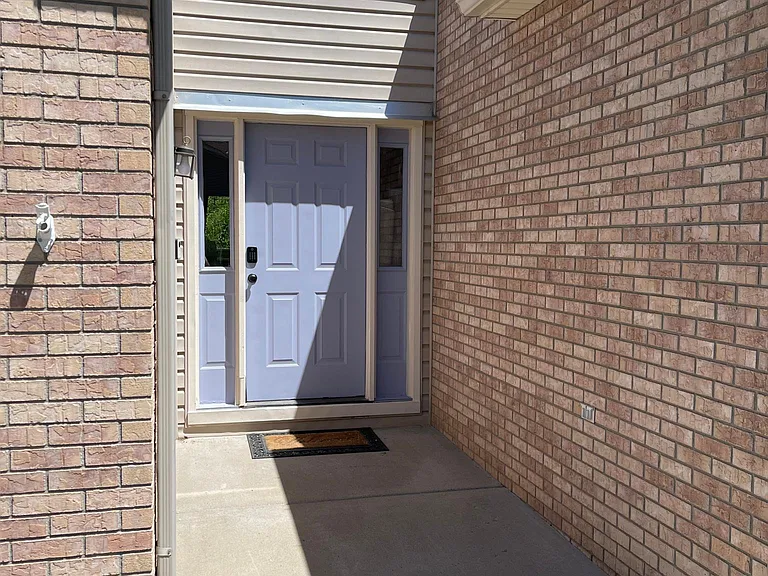 528 Park Ridge Ct — Photo 2