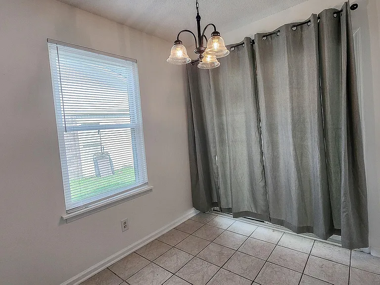 214 Miami St #A — Photo 4