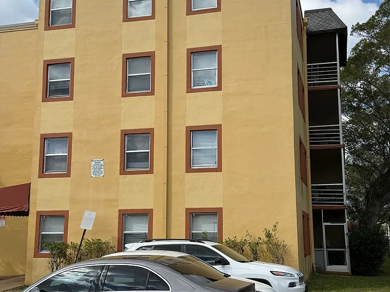 Royal Palms at Lauderhill — Photo 16