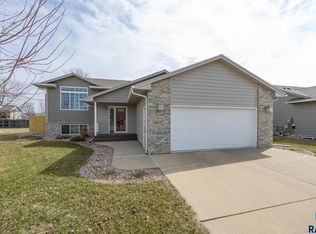 2008 S Discovery Ave, Sioux Falls, SD 57106
