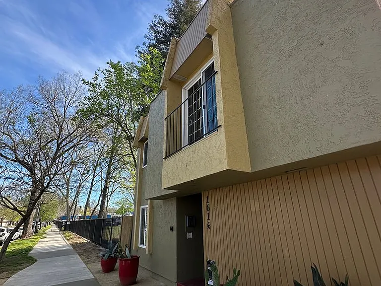 Boutique Apartments in Boulevard Park, Includes Gated, Covered Parking! — Photo 17