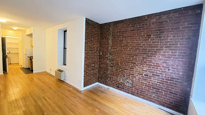 Rented by MAPT Residential LLC | media 16