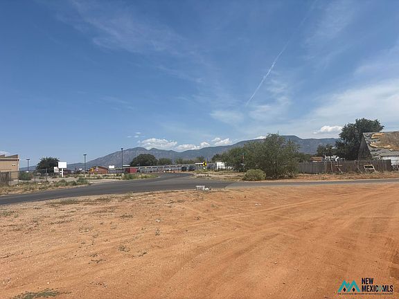 5th image of 11 Roadrunner Rd