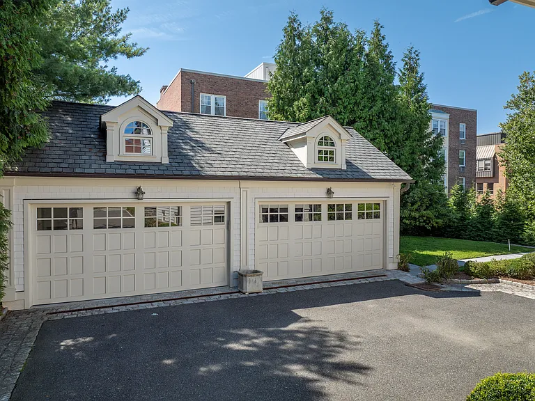 250 Milbank Ave #B — Photo 4