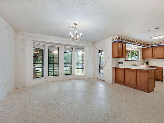 4th image of 4700 Knight Dr