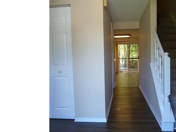 4th image of 327 Jennifer Dr