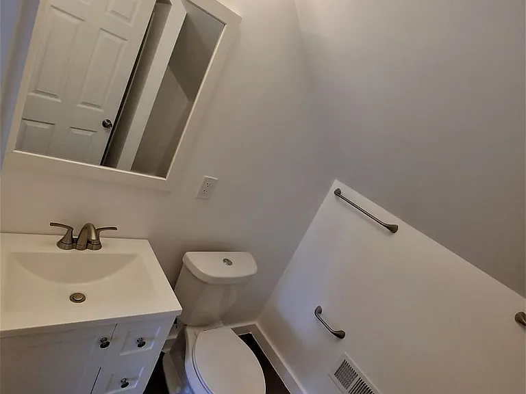 410 Walter St — Photo 11