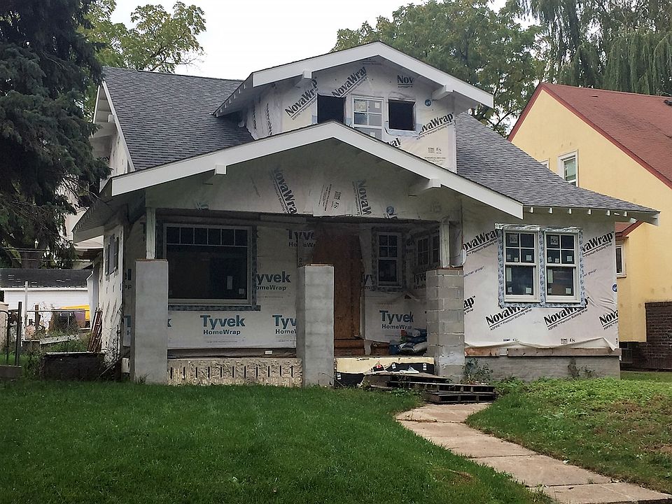 1st image of 228 Queen Ave S