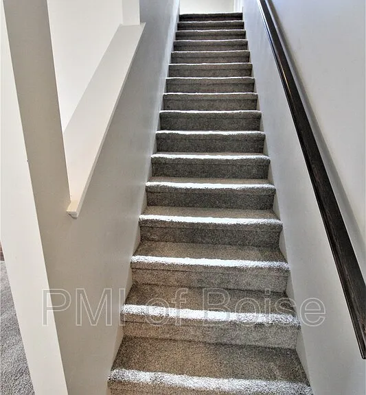 2080 S Hills Ave — Photo 11