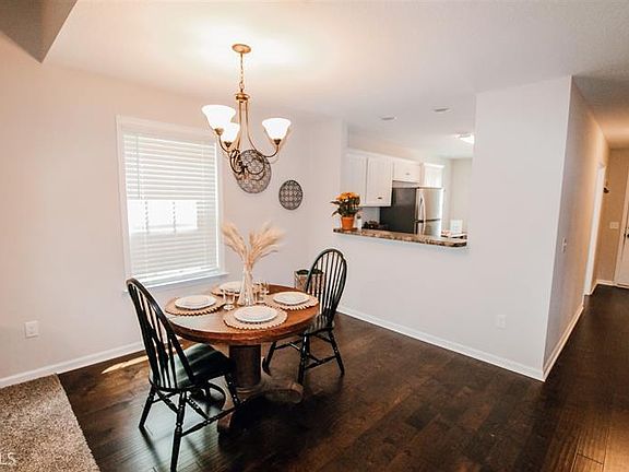 3rd image of 572 Deerchase Ct