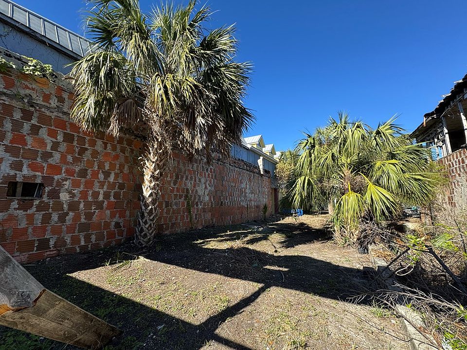 2nd image of 445 2nd St