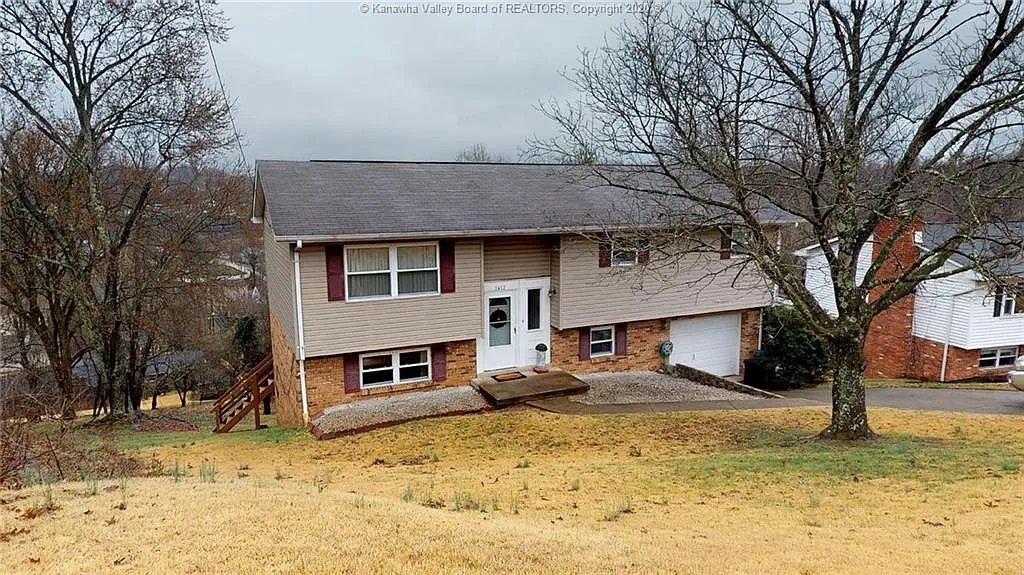 1412 Lyndale Dr photo 1