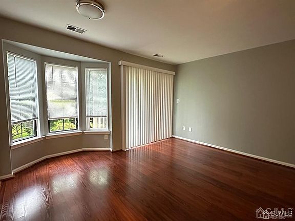 3rd image of 139 Longfield Ct