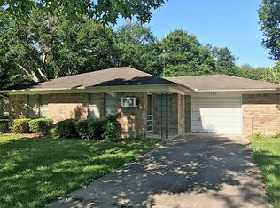 1705 Lynn St, El Campo, TX 77437