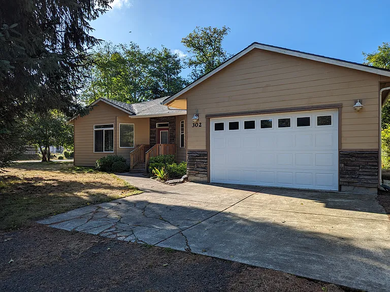 302 Lake Bay Loop SE — Photo 1