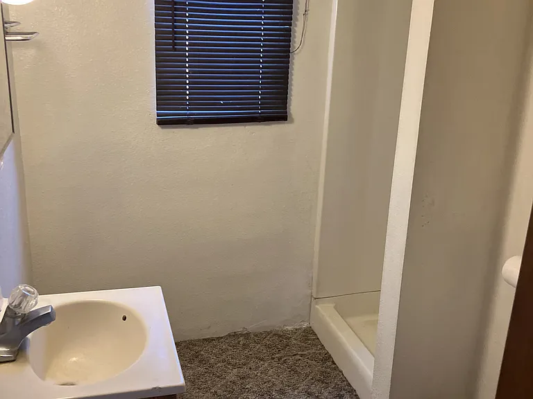 509 E 2nd St #2 — Photo 10