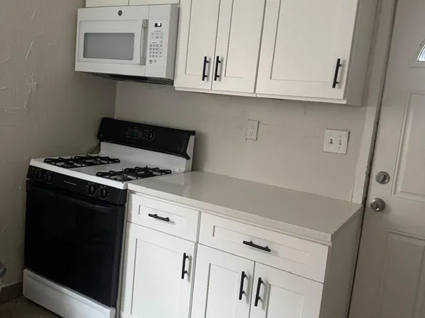 327 Dover St, Bridgeport, CT 06610