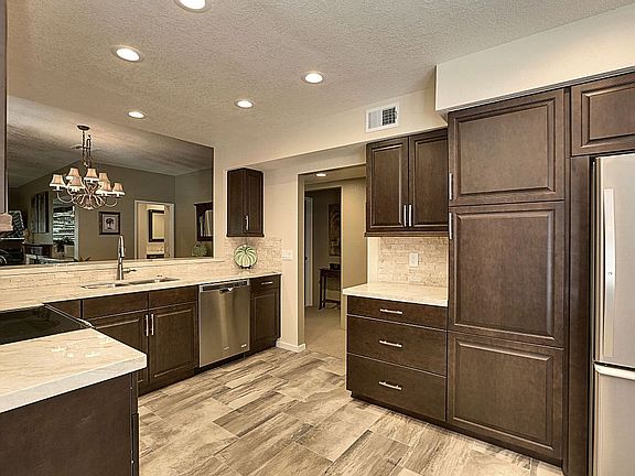3rd image of 702 N Vista Lago Cir