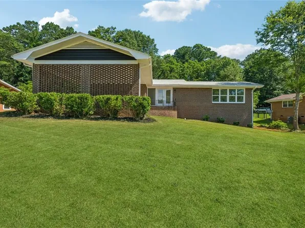 1724 Argonne Dr, Morrow, GA 30260
