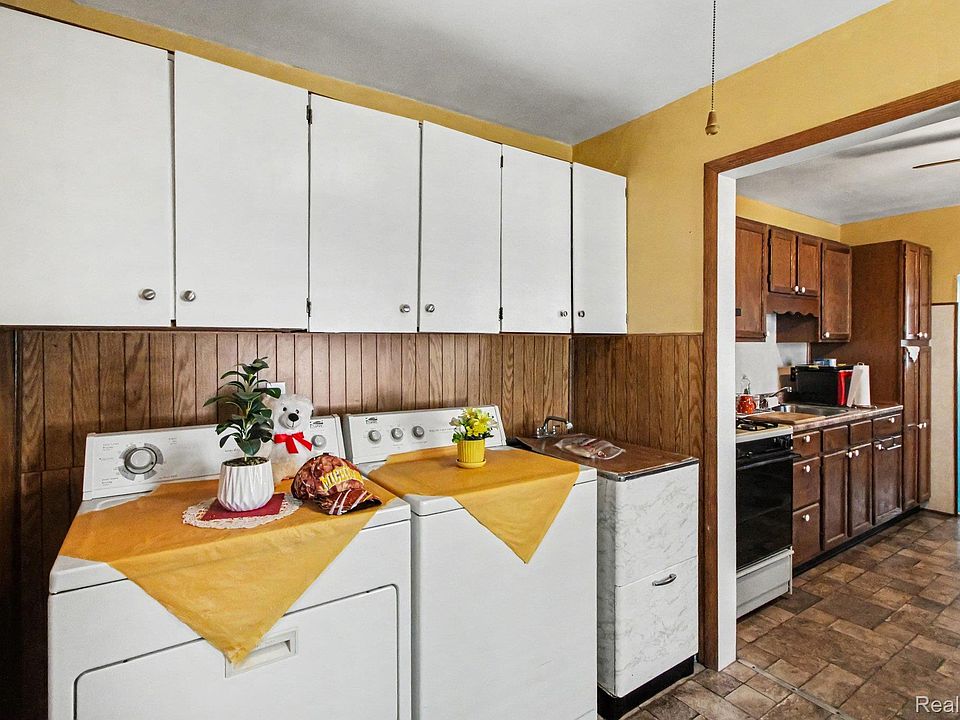 14027 Hobart Ave, photo 11