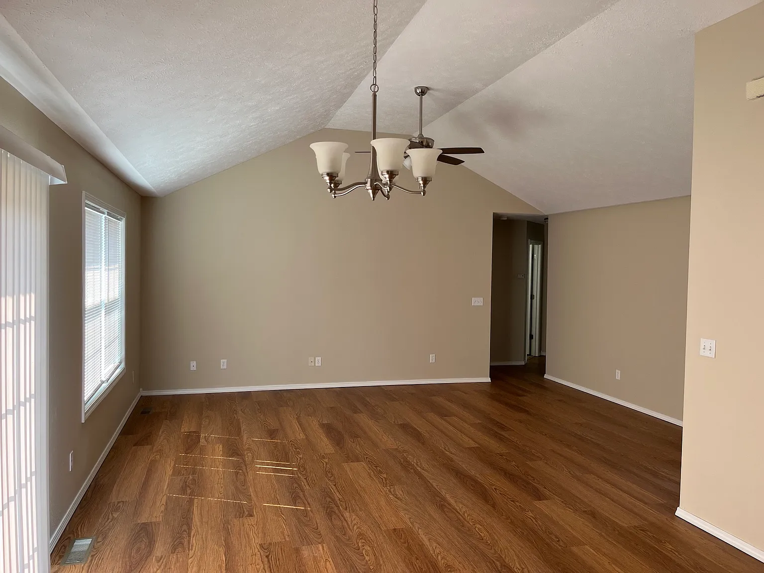 3 bed, 1479 sqft, $1,600 — Photo 4
