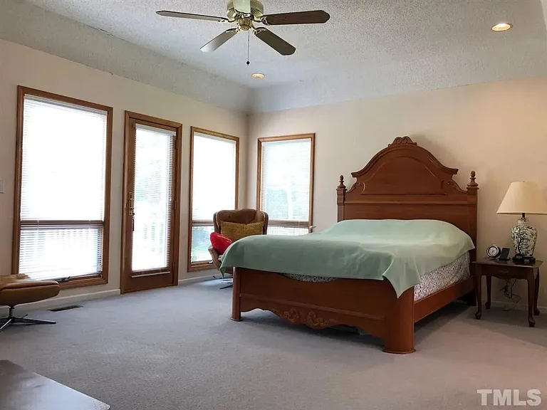 1010 Kingsway Dr — Photo 12