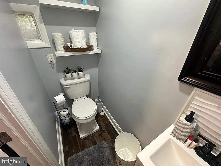 2512 Nicholas St — Photo 9