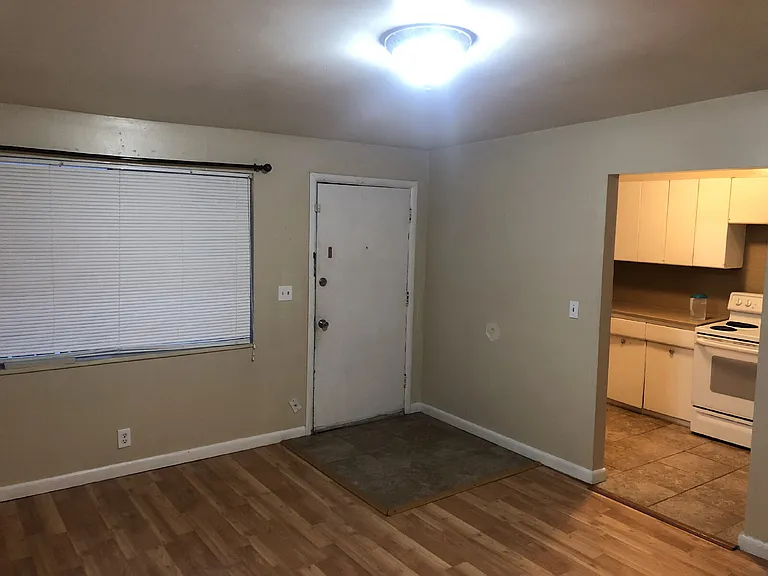 838 S Roberta St #6 — Photo 6