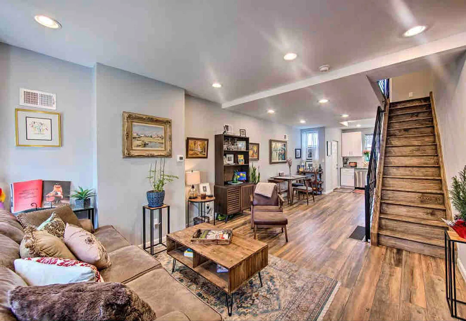 2 bed, 1.5 bath, $4,352 — Photo 3