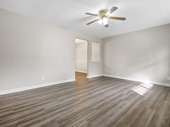 2nd image of 554 Roselawn Dr