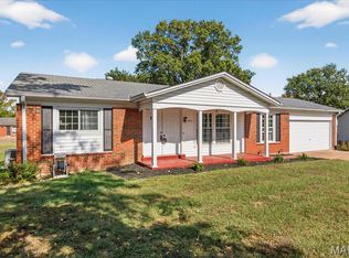 2953 New Castle Dr, Florissant, MO