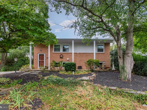 309 Williamsburg Rd E, Sterling, VA 20164