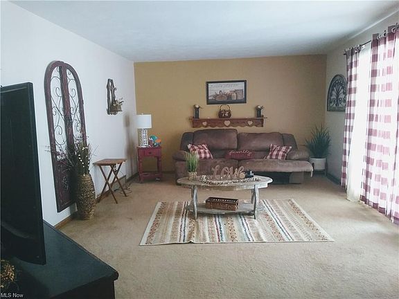 3rd image of 6766 Tanglewood Dr