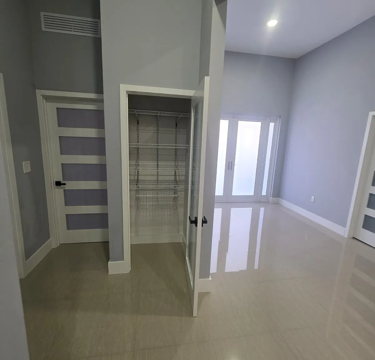 4 bed, 2.5 bath, 2197 sqft, $4,000 — Photo 3
