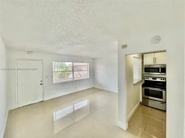 241 SE 9th Ave APT 207, Pompano Beach, FL 33060