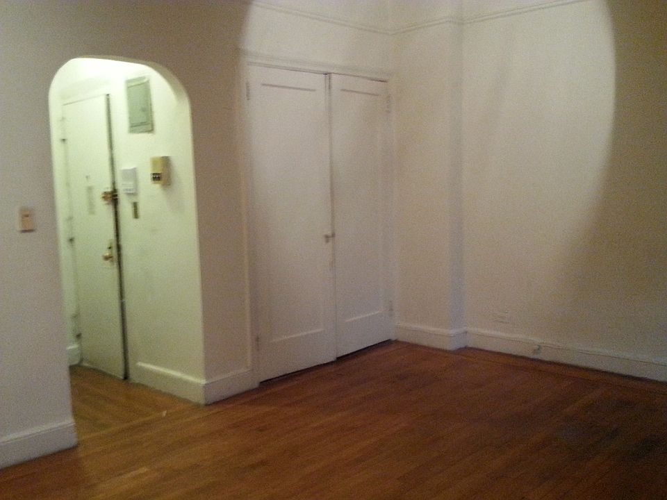 2nd image of 154 E 79th St APT 4R