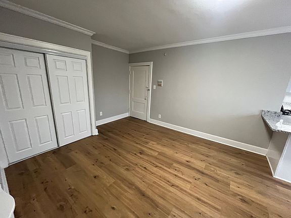 5th image of 1521 N Franklin Pl #201